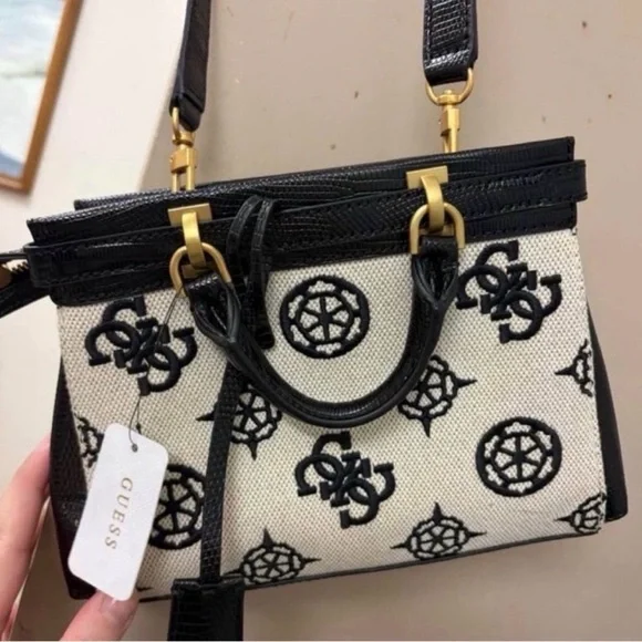 GUESS Black & Cream Logo-Pattern NEW - Picture 2 of 3